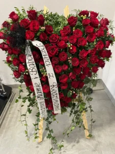 Wieniec z czerwonych róż