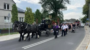 Kondukt z karawanem konnym